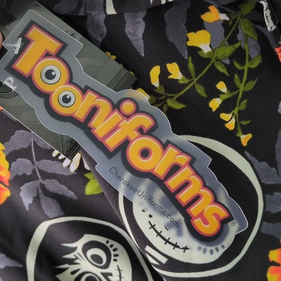 NWT Women's S Coco Scrub Top Tooniforms Disney Pixar Sugar Skull Floral Marigold - Picture 7 of 10